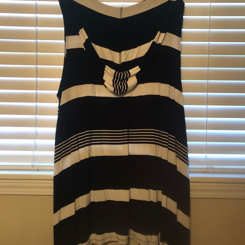 3X Flowy and long sleeveless shirt - Picture 3 of 3